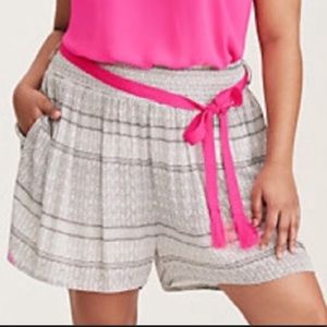 NWT Torrid Geometric Black/White Shorts w/ Pockets